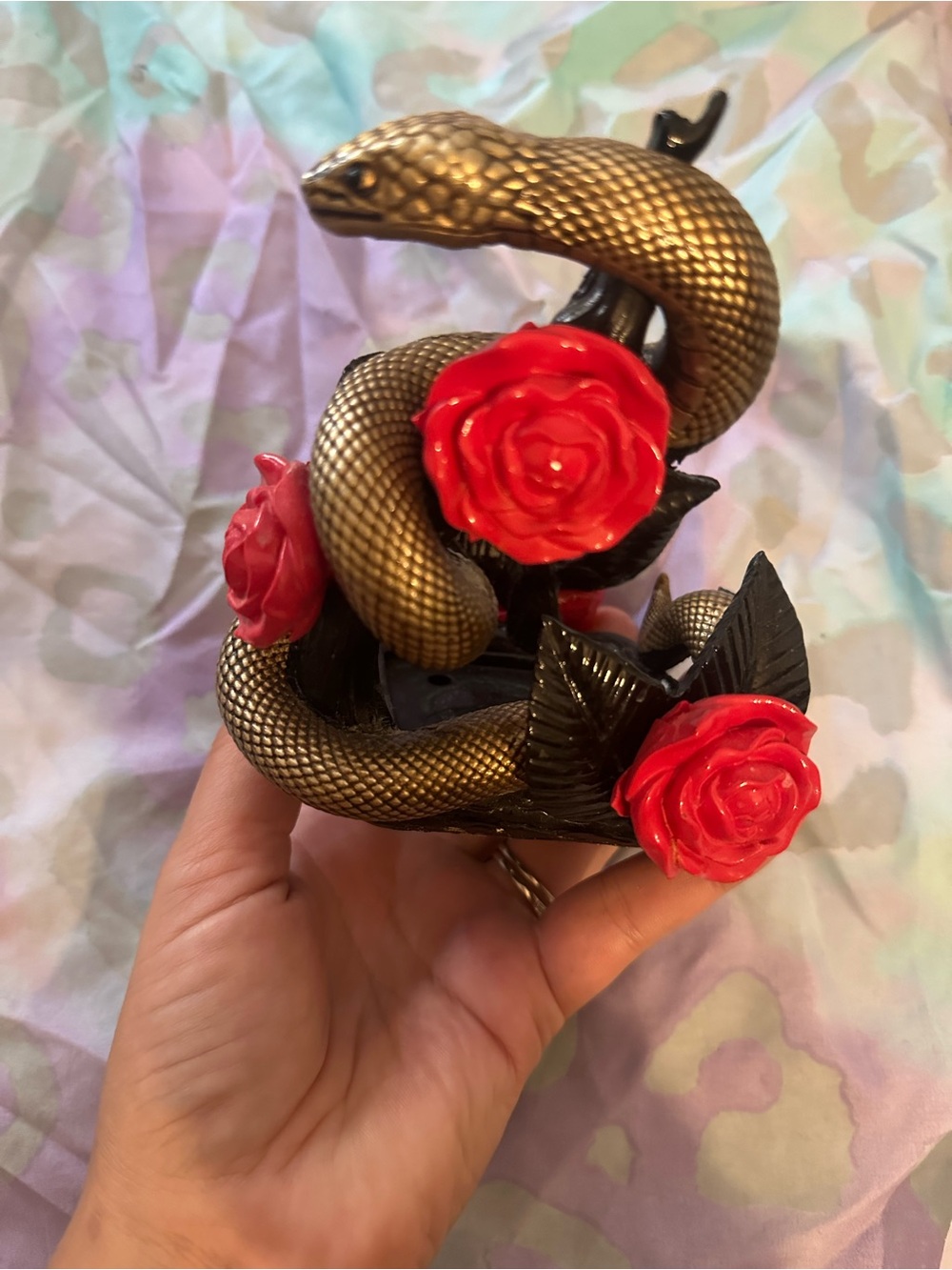 Snake soap holder